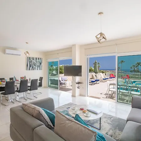 Mesogeios Me16 Beachfront In Center Villa Protaras