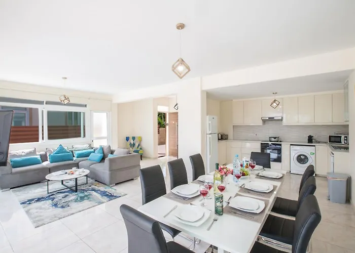 Mesogeios Me16 Beachfront In Center Πρωταράς