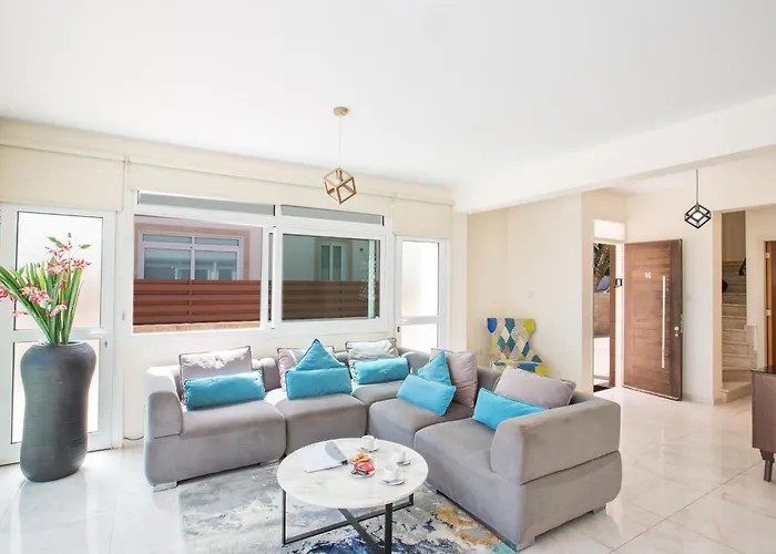 Willa Mesogeios Me16 Beachfront In Center Protaras